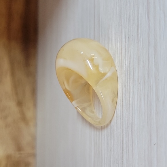 CARAMEL CREAM SWIRL DOME RING - Picture 4 of 7